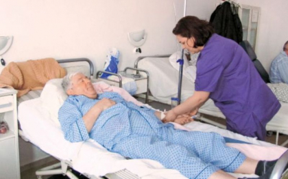 Un pat si o lumanare aprinsa: ce poate oferi statul moldovenilor aflati la finalul vietii - sanatateinfo.md Un pat si o lumanare aprinsa: ce poate oferi statul moldovenilor aflati la finalul vietii - sanatateinfo.md