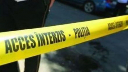 Un sofer baut si fara permis si-a accidentat mortal tatal, care mergea pe marginea drumului Un sofer baut si fara permis si-a accidentat mortal tatal, care mergea pe marginea drumului