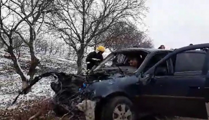 Ultima ora. Accident de groaza pe soseaua Ocnita-Otaci. O persoana a decedat, iar alte trei se afla in stare grava, dupa ce masinile in care se aflau s-au ciocnit violent 