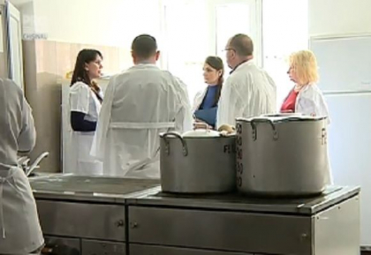 Ion Chicu catre primarie: "Peste cu viermi va fi servit personal de mine sefilor de la Primarie". Incalcari grave la scoli si gradinite, depistate de Agentia Achizitii Publice