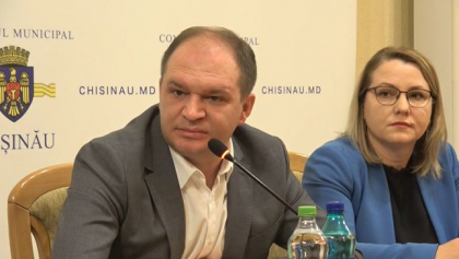 Ion Ceban cere ca terenul de joaca din sectorul Rascani care a fost demolat de o firma de constructii, sa fie reamplasat: "Nu m-ar mira daca si cladirea primariei a fost vanduta pe ascuns"
