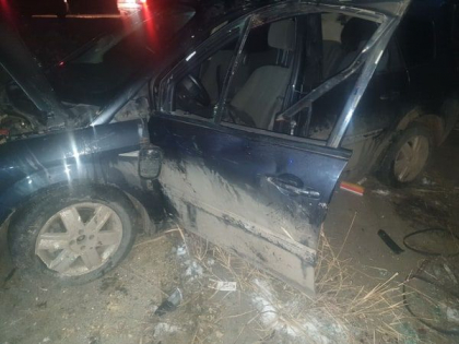 Doi barbati au ajuns la spital dupa ce masina in care se aflau s-a rasturnat pe o sosea din Sangerei - FOTO