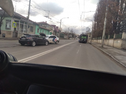 Accidentele se tin lant in capitala. Doua accidente s-au produs la scurt timp unul de celalalt pe strada Ismail - FOTO / VIDEO