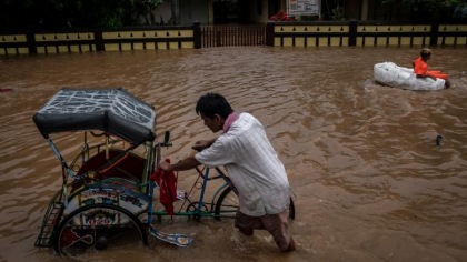 Indonezia, lovita de ploi torentiale. Noua oameni au murit, mii sunt evacuati din calea apelor Indonezia, lovita de ploi torentiale. Noua oameni au murit, mii sunt evacuati din calea apelor