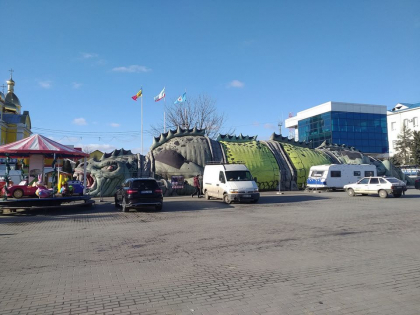 Soparla uriasa, care a starnit valuri de nemultumiri in capitala, a ajuns la Comrat. Glumele facute de internauti: "Reptila aceasta calatoreste mai mult decat mine", "A fugit din Chisinau..." - FOTO