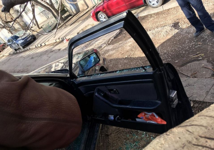 Un locuitor al capitalei s-a trezit cu masina vandalizata in ajun de Craciun - GALERIE FOTO Un locuitor al capitalei s-a trezit cu masina vandalizata in ajun de Craciun - GALERIE FOTO