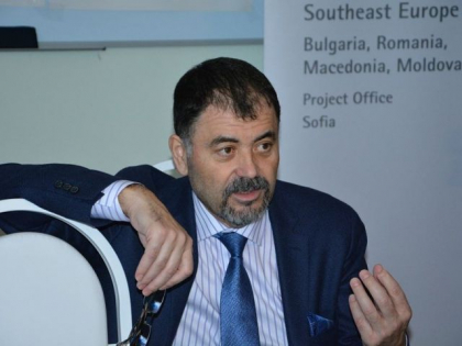"Rugaminte catre Maia Sandu de a-si tine junii in ham pentru ca la alegeri nu Popsoi, Perciun si alte conserve vor suporta efectele". Salaru ii cere lui Renita sa publice inregistrarea in care nume sonore din ACUM insista sa se accepte toate conditiile lui Dodon pentru a forma alianta