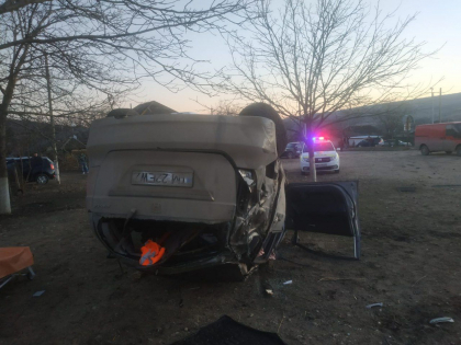 Tragedie de Craciun pe stil vechi. O tanara de 21 de ani a decedat, dupa ce masina in care se afla s-a rasturnat in satul Pascani - FOTO Tragedie de Craciun pe stil vechi. O tanara de 21 de ani a decedat, dupa ce masina in care se afla s-a rasturnat in satul Pascani - FOTO