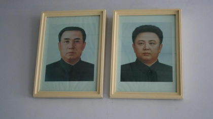 O mama din Coreea de Nord risca inchisoarea pentru ca si-a salvat copiii dintr-un incendiu, in locul portretelor familiei Kim O mama din Coreea de Nord risca inchisoarea pentru ca si-a salvat copiii dintr-un incendiu, in locul portretelor familiei Kim
