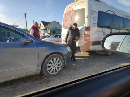 Accident cu patru masini implicate, printre care un microbuz cu pasageri, la Magdacesti - GALERIE FOTO