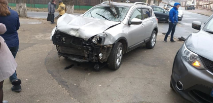Accident in lant pe o strada din capitala. Trei masini s-au ciocnit violent - GALERIE FOTO Accident in lant pe o strada din capitala. Trei masini s-au ciocnit violent - GALERIE FOTO
