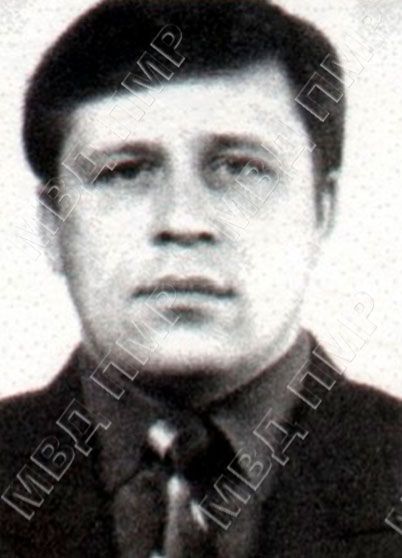 Killer al anilor '90 si de 20 de ani cautat de oamenii legii. Cine este barbatul care a impuscat mortal un militian de 25 de ani la Tighina - FOTO Killer al anilor '90 si de 20 de ani cautat de oamenii legii. Cine este barbatul care a impuscat mortal un militian de 25 de ani la Tighina - FOTO