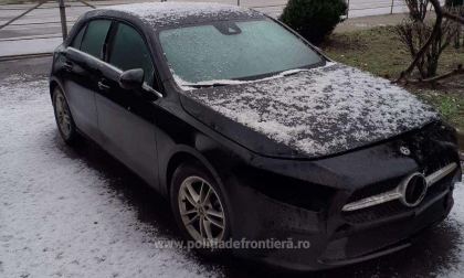 Un moldovean, care si-a cumparat din Italia un Mercedes fabricat in 2019 si aducea automobilul in Moldova - oprit in vama din Romania. Motivul pentru care politistii de frontiera i-au luat masina - GALERIE FOTO