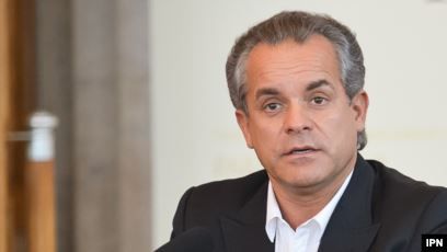 Vlad Plahotniuc i-ar fi incredintat 100 de milioane de dolari unei persoane care a fugit cu tot cu bani din tara. Sergiu Mocanu ofera nume si detalii - VIDEO Vlad Plahotniuc i-ar fi incredintat 100 de milioane de dolari unei persoane care a fugit cu tot cu bani din tara. Sergiu Mocanu ofera nume si detalii - VIDEO