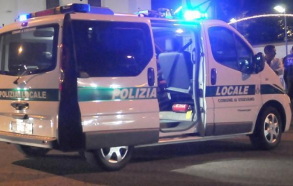 Un sofer moldovean a urcat beat la volan si a lovit un automobil de model Alfa Romeo, in Italia. Doi pasageri - transportati la spital