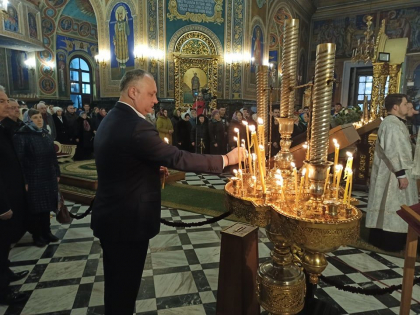 Credinciosii sarbatoresc astazi Boboteaza. Igor Dodon, prezent la slujba de la Catedrala - GALERIE FOTO