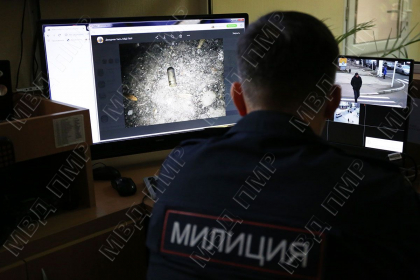 A vrut sa-i arate fiului cum se trage cu arma, intr-un parc din Tiraspol. Barbatul, retinut dupa ce a impuscat de 17 ori A vrut sa-i arate fiului cum se trage cu arma, intr-un parc din Tiraspol. Barbatul, retinut dupa ce a impuscat de 17 ori