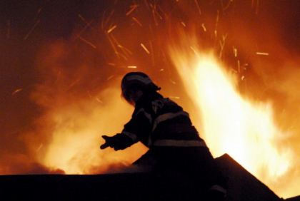La un pas de tragedie. Un copil de 4 ani din Dubasari, care a ramas singur in casa, a dat foc la ziare cu o bricheta La un pas de tragedie. Un copil de 4 ani din Dubasari, care a ramas singur in casa, a dat foc la ziare cu o bricheta