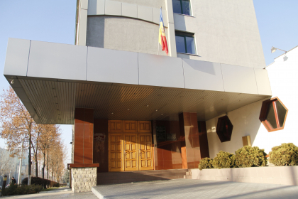 Perchezitii la Calea Ferata din Moldova: 15 persoane, printre care si un sef de Directie, audiate si escortate la CNA. Sunt initiate 34 de cauza penale. Schema de coruptie, descrisa de oamenii legii