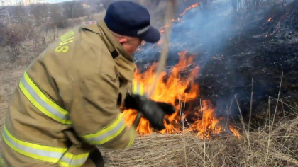Bilantul ultimelor 24 de ore: pompierii au stins peste 60 de incendii de vegetatie uscata Bilantul ultimelor 24 de ore: pompierii au stins peste 60 de incendii de vegetatie uscata