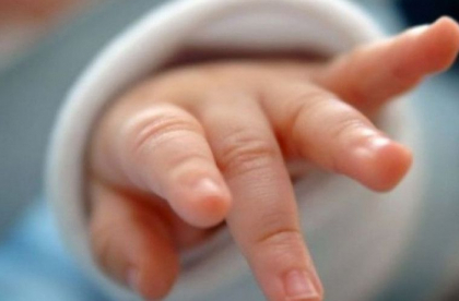 Detalii noi despre bebelusul abandonat. Mama acestuia a lasat un biletel. Ce spun medicii