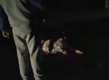 Imagini cutremuratoare cu tanarul impuscat de un carabinier la Balti. Victima inca era vie - VIDEO Imagini cutremuratoare cu tanarul impuscat de un carabinier la Balti. Victima inca era vie - VIDEO