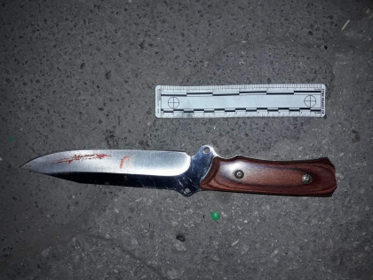 Un barbat a ajuns la spital dupa ce a fost taiat cu cutitul de un individ beat. Totul, dupa ce intre ei s-a iscat o cearta - FOTO Un barbat a ajuns la spital dupa ce a fost taiat cu cutitul de un individ beat. Totul, dupa ce intre ei s-a iscat o cearta - FOTO