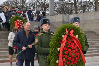 Ion Ceban - intr-o vizita la Sankt-Petersburg: "Am onorat amintirea soldatilor moldoveni" - GALERIE FOTO