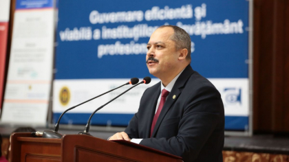 Angajatii mai multor teatre din capitala nu si-au primit salariile. Corneliu Popovici: „Artistul trebuie sa fie flamand” Angajatii mai multor teatre din capitala nu si-au primit salariile. Corneliu Popovici: „Artistul trebuie sa fie flamand”
