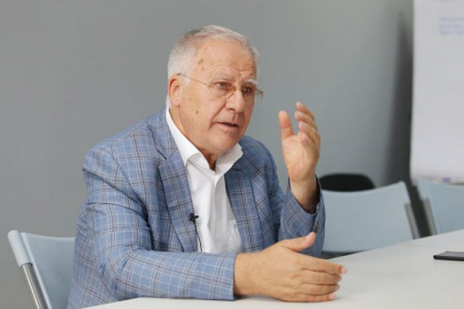 Dumitru Diacov spune ca in fiecare luni democratii se intalnesc cu Igor Dodon, Ion Chicu si Zinaida Greceanii. Reactia sefului statului: „Seara, cateodata, ne vedem”