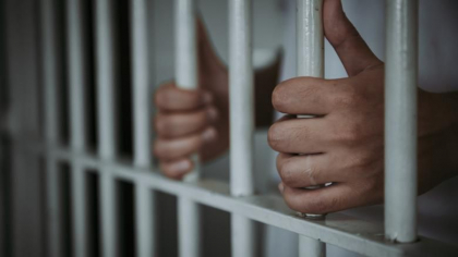 Trei barbati condamnati la ani grei de puscarie pentru ca au lasat trei proprietari fara locuinte si au prezentat acte false primariei