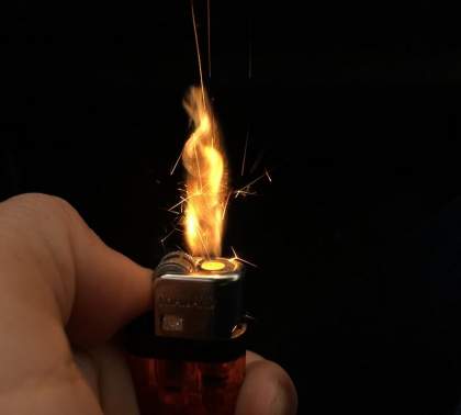 A decis sa glumeasca, dar s-a ales cu dosar penal. Un barbat a dat foc organelor genitale ale amicului sau, in timp ce acesta dormea A decis sa glumeasca, dar s-a ales cu dosar penal. Un barbat a dat foc organelor genitale ale amicului sau, in timp ce acesta dormea