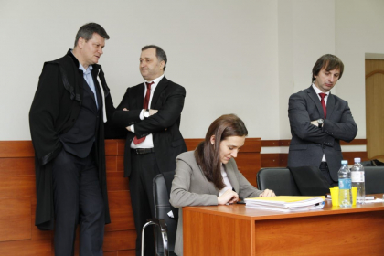 Stop cadru. Vlad Filat spune ca a venit cu ghiozdanul pregatit la sedinta de la Curtea de Apel: s-a gandit ca nu va ramane in libertate: "Aveam o dilema si cu ce sa ma imbrac" - VIDEO Stop cadru. Vlad Filat spune ca a venit cu ghiozdanul pregatit la sedinta de la Curtea de Apel: s-a gandit ca nu va ramane in libertate: "Aveam o dilema si cu ce sa ma imbrac" - VIDEO