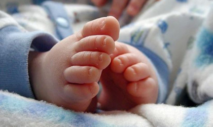 Un bebelus de 5 luni, transportat cu arsuri grave la spital dupa ce s-a atins de soba fierbinte la Dubasari