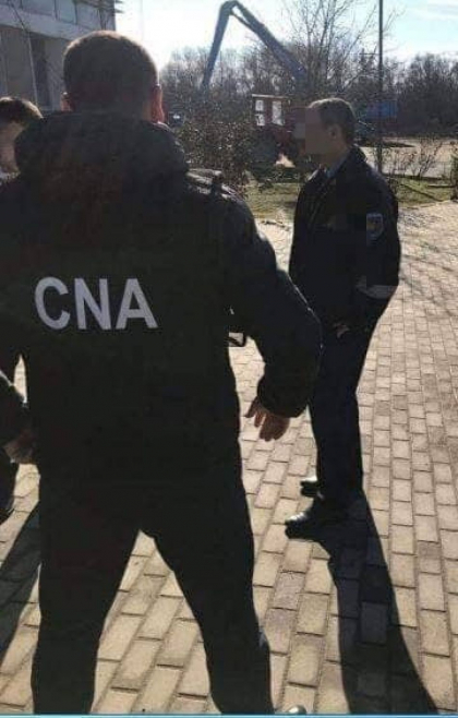 A cheltuit 1 000 de litri de benzina in interes personal. Un functionar din Cahul, retinut de oamenii legii. Acesta risca ani grei de inchisoare A cheltuit 1 000 de litri de benzina in interes personal. Un functionar din Cahul, retinut de oamenii legii. Acesta risca ani grei de inchisoare