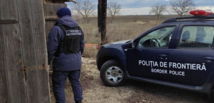 Au vrut sa fure chiar de sub nasul politiei. Doi moldoveni, retinuti de ofiterii de frontiera - FOTO