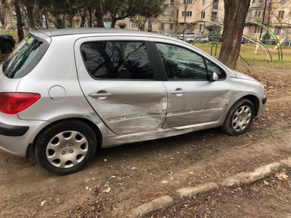 Surpriza matinala pentru un sofer din capitala. Acesta si-a gasit autoturismul avariat - GALERIE FOTO Surpriza matinala pentru un sofer din capitala. Acesta si-a gasit autoturismul avariat - GALERIE FOTO