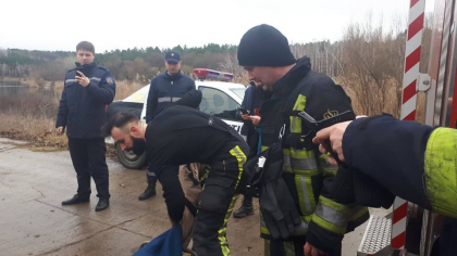 O tanara de 18 ani din capitala, salvata de la inec. Tanara a vrut sa treaca lacul pe gheata subtire