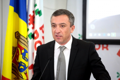 Vitalie Balinschi a depus listele cu semnaturi pentru inregistrarea candidaturii sale la functia de deputat in circumscriptia uninominala nr. 38 Hancesti - VIDEO Vitalie Balinschi a depus listele cu semnaturi pentru inregistrarea candidaturii sale la functia de deputat in circumscriptia uninominala nr. 38 Hancesti - VIDEO