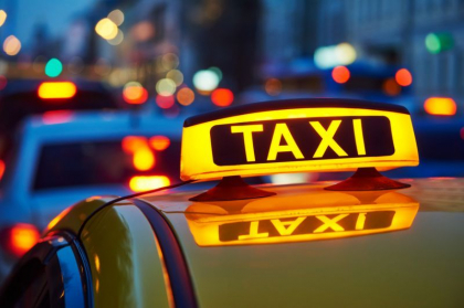 A amenintat soferul unui taxi cu cutitul pentru cativa lei. O tanara din Balti a fost retinuta de politie A amenintat soferul unui taxi cu cutitul pentru cativa lei. O tanara din Balti a fost retinuta de politie