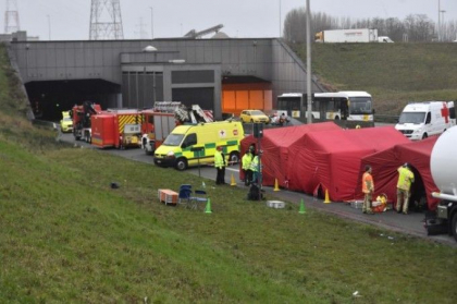 Cel putin un om a murit si alti 49 sunt raniti in urma unui accident in lant in Belgia Cel putin un om a murit si alti 49 sunt raniti in urma unui accident in lant in Belgia