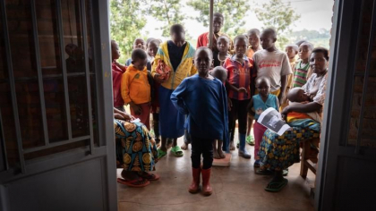Cea mai mare epidemie de pojar din lume a ucis 6.000 de oameni. Peste 300.000 sunt infectati in Congo Cea mai mare epidemie de pojar din lume a ucis 6.000 de oameni. Peste 300.000 sunt infectati in Congo