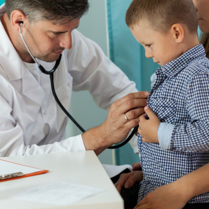 Peste 900 de copii cu infectii respiratorii acute si 4 cazuri de gripa, s-au inregistrat in toata tara. Anuntul facut de CNAMUP Peste 900 de copii cu infectii respiratorii acute si 4 cazuri de gripa, s-au inregistrat in toata tara. Anuntul facut de CNAMUP