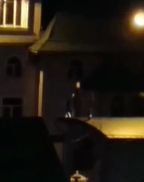 S-a urcat pe o cruce din curtea unei biserici si nu s-a dat jos fara interventia salvatorilor - VIDEO