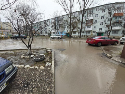 La Balti, ca in Venetia. Un drum din capitala nordului, inundat. Martor: "Drumul a fost "renovat" acum doua luni" - FOTO