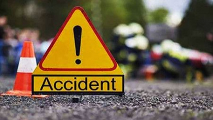 Accident grav la Dubasari. O femeie a ajuns de urgenta la spital dupa ce masina in care se afla s-a izbit intr-un copac si s-a rasturnat Accident grav la Dubasari. O femeie a ajuns de urgenta la spital dupa ce masina in care se afla s-a izbit intr-un copac si s-a rasturnat