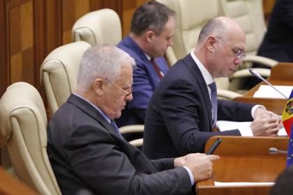 Salariile deputatilor au crescut cu aproape patru mii de lei. Daca in 2019 salariul de functie a deputatului era de 13 940 lei, in 2020 este deja 18 122