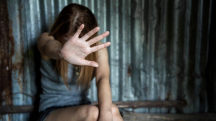 A traficat in scop sexual 7 moldovence, printre care o minora. O femeie, extradata din Grecia in Republica Moldova, condamnata la 16 ani de inchisoare A traficat in scop sexual 7 moldovence, printre care o minora. O femeie, extradata din Grecia in Republica Moldova, condamnata la 16 ani de inchisoare