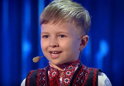Un baietel de 4 ani, din Chisinau, a impresionat juriul de la "Romanii au talent".  El a recitat o poezie patriotica - VIDEO