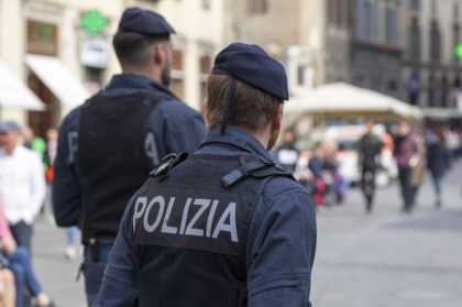 Romanca stabilita in Italia, batuta cu ciocanul pentru snitel de sotul ei. Ce pedeapsa a primit Romanca stabilita in Italia, batuta cu ciocanul pentru snitel de sotul ei. Ce pedeapsa a primit